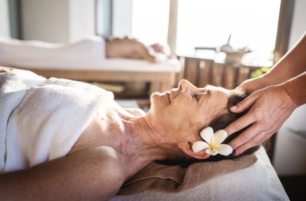 Relaxation back, neck and shoulder massage in Ottawa